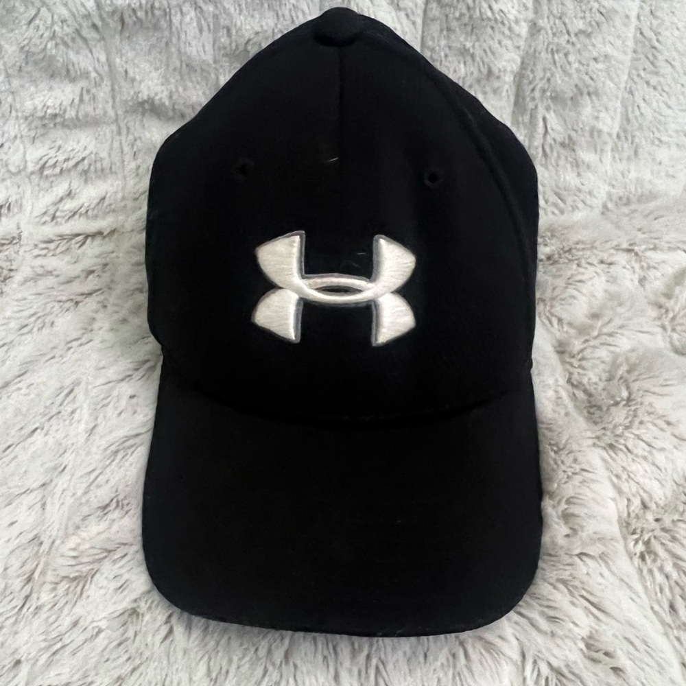 Black and White Under Armour youth hat. Size S/M